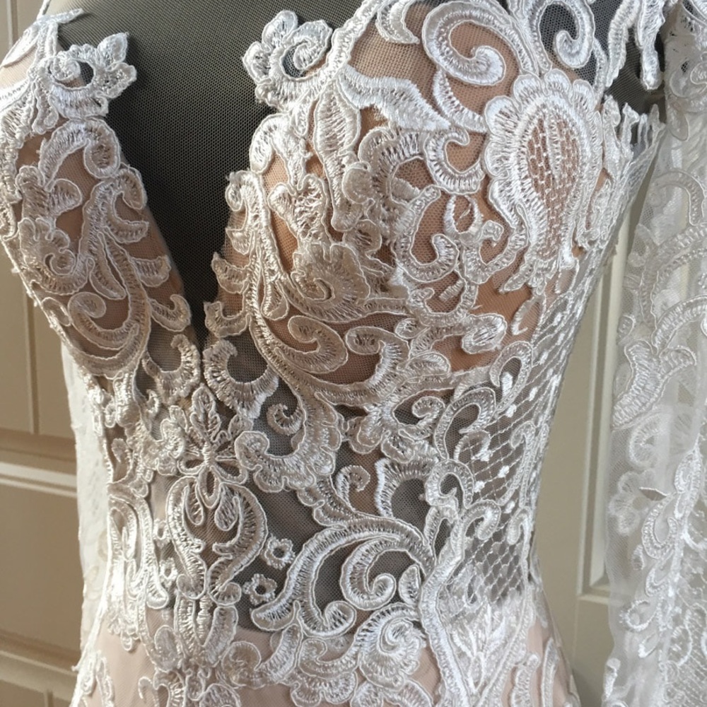 Milla Nova bridal gown, price including shipping.